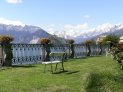 Uno scorcio del giardino affacciato sul lago Uno scorcio del giardino affacciato sul lago
